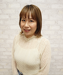 アシスタント/ネイリスト　井岡　あずさ