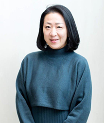 スタイリスト 岡崎秀美